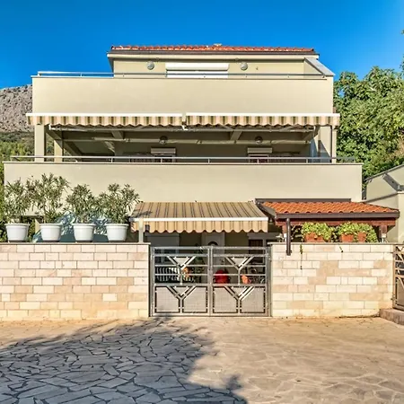 Apartment With 2 Bedrooms In Strozanac With Wonderful Sea View Furnished Garden And Wifi Podstrana