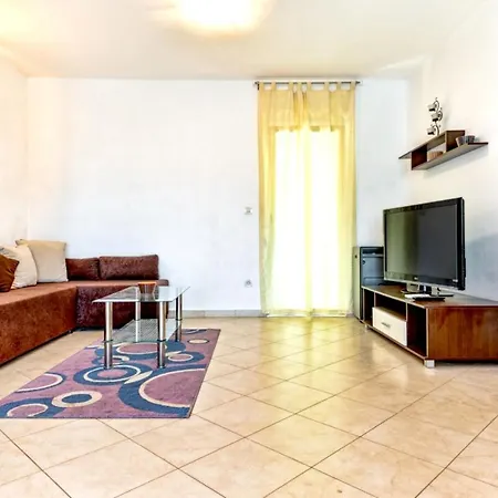Apartment With 2 Bedrooms In Strozanac With Wonderful Sea View Furnished Garden And Wifi Podstrana